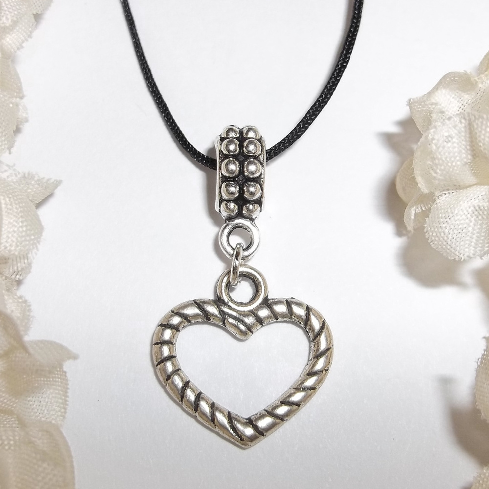 Heart Necklace Silver & Black Adjustable Costume Jewelry Fashion Accessory 4927
